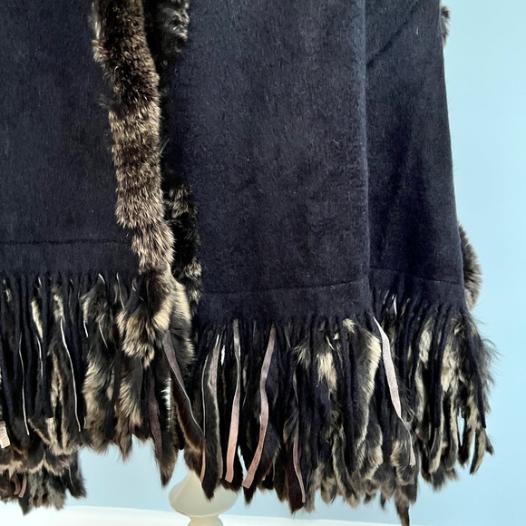 NWOT 100% cashmere and real fur shawl wrap - Picture 5 of 13